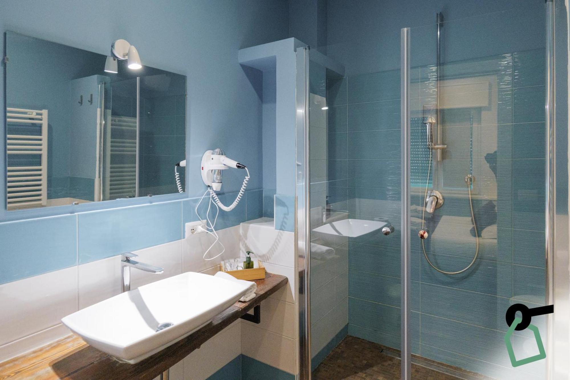 Deluxe Room,1677961580:JPEG